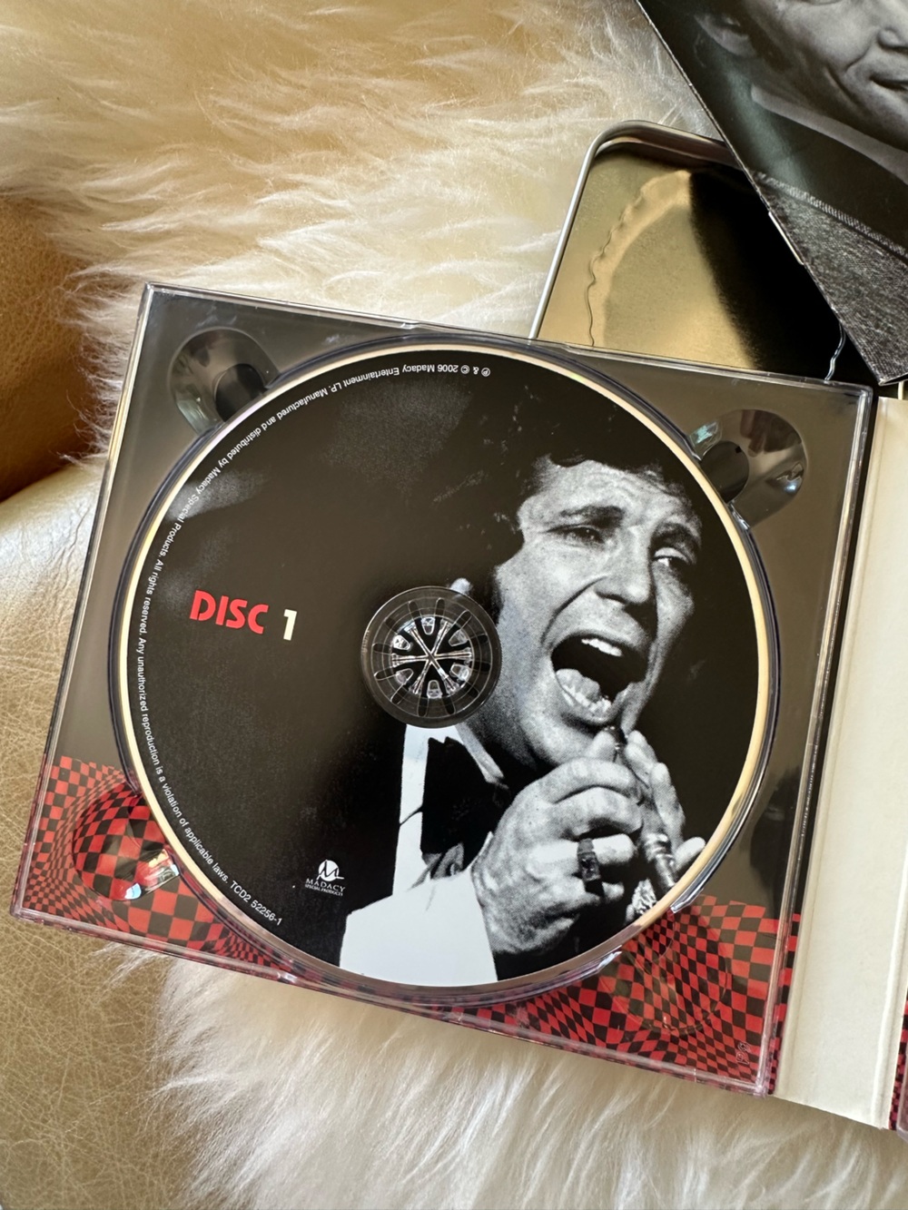 Tom Jones Collectible Tin and CD set - Picture 5 of 13